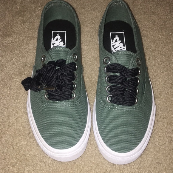 vans oversized lace authentic